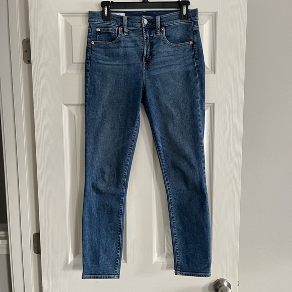 GAP True Skinny High Rise Jean in Medium Indigo - Picture 2 of 8